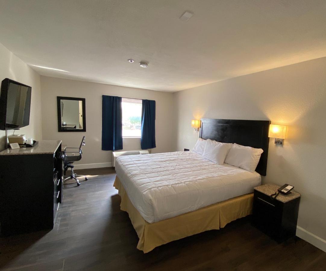 Baymont By Wyndham Del Rio Hotell Eksteriør bilde